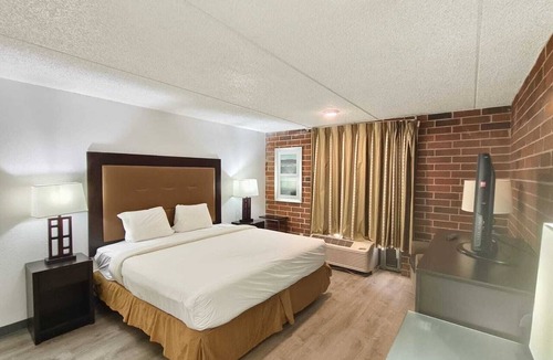 Calumet Park Hotel | Plaza Hotel By OYO Calumet Park Near Alsip I 57