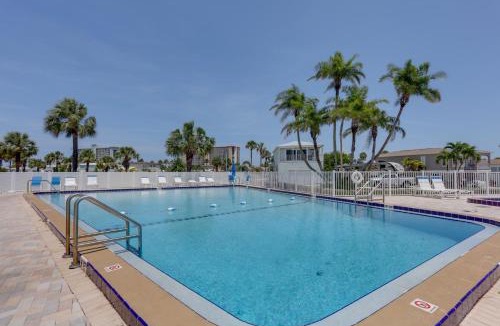 Hutchinson Island South House | Pool Access, Walk to Beach! Cozy Jensen Beach Home