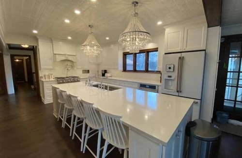 Johnsburg House | Prestigious Pistakee Bay Estate