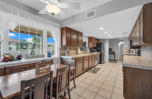 Paradise Valley Village House | Prime Location! 5000Sq'-Acre Pool/Game Room/Hot Tub/Putting Green/200+ 5★ratings