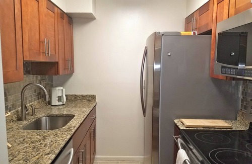 Barney Circle Apartment | Private 1 Br Capitol Hill East Apartment Near Metro