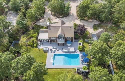 East Hampton House | Private Hamptons Oasis Pool, Hot Tub, Gym 3 acres