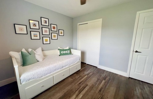 Indian Ridge House | Private Pool w/spacious living/kitchen remodeled home 5 min to shop/Eating & Fun