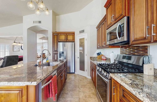 Avondale House | Private Pool, Yard & Pool Table! 'Avondale Abode'