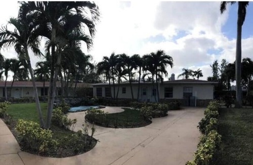 Santa Barbara Estates Apartment | Private Suite # 6, five minutes walk to the beach.