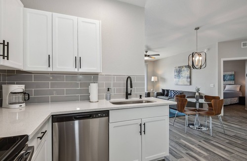 Desert View Village Apartment | Pure Suites Phoenix 2 Bed Gym Pool Cabana 2