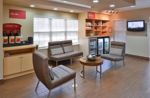 Doral Apartment | Queen Studio Near Clover Systems LLC MIA