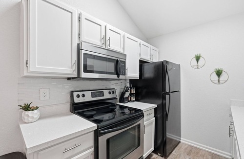 Mesa Grande House | Relax and Restore-Mesa/Tempe Townhome-Prime Location-King Bed-Walk to Sloan Park