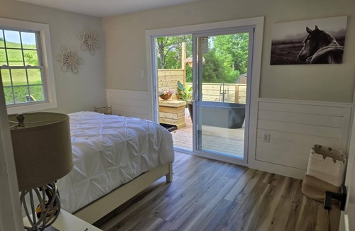 Town of Sharon House | Relax with family or friends at this quiet & clean country 3 bedroom home