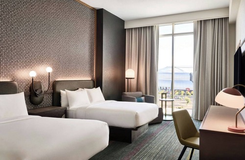 Glendale Sports and Entertainment District Hotel | Renaissance® Phoenix Glendale Hotel & Conference Center