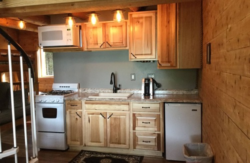 Primrose Cabin | Renfro's Lakeside Retreat - Cabin's and R.V. Park