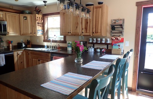 Bear Creek House | Resurrection Peaks Lodge. Upper unit sleeps 6, private lot and close to town.