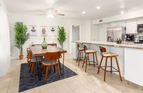 Raskin Estates House | Retro Retreat Scottsdale: 5BR, heated pool, BBQ, outdoor dining
