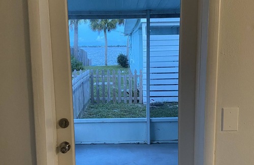 Tropic Cottage | Riverview Cottage with Private Patio and Backyard