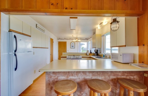 Smith River Cottage | Rustic Coastal Smith River Cottage w/Ocean Views!