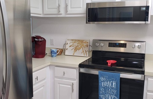 St. Augustine Beach Villa | SABTR- 710- 6 MIN. WALK TO THE BEACH! POOL, CLEAN,2BR,2BA VILLA, 5-STAR REVIEWS!