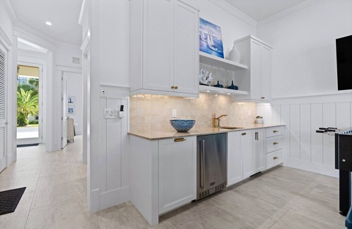 Frangista Beach House | Seas the Day: Private Beach, Ocean Views, Pool & Hot tub, Golf Cart, Game Room