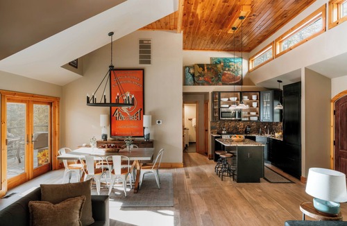 Pond Eddy Cabin | Secluded Catskills Treehouse w/Hot Tub + Roof Deck