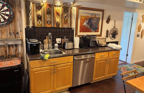 Sandy House | Secluded Mountain Escape ★ XL Hot Tub ★ Close to Ski Fields ★ 1G Fiber