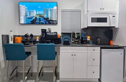 Liberty City House | Separate Guesthouse-Private Bathroom-Full Kitchen-Free Parking-AC-Center of Mia.
