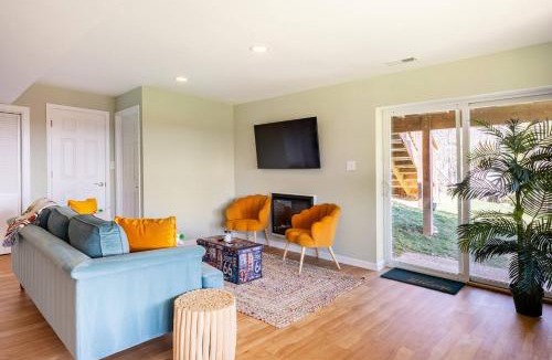 Front Royal House | Shenandoah Thunder Chalet Guest Suite