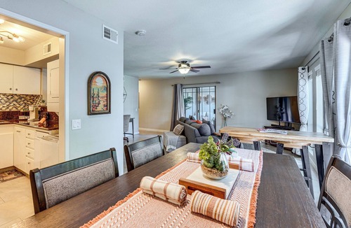 Cloisters Apartment | Sleek Phoenix Condo: Walk to Biltmore Fashion Park