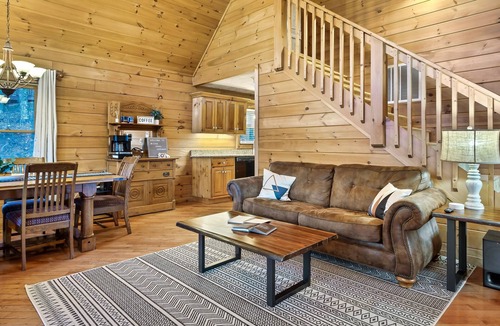 Gatlinburg Cabin | Smokies Spring & Summer Break: Arcade, Hot-Tub, BBQ, Movies, Gatlinburg
