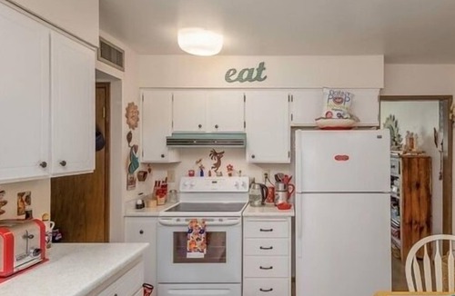 Sun City House | "SNOWBIRDS WELCOME" Adorable Casita, fully furnished with garden patio.