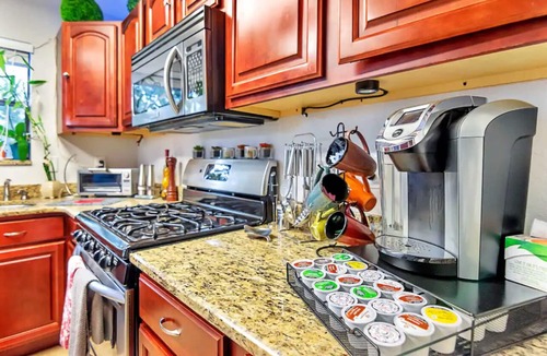 Tropic House | Space Coast Oasis Solar Heated Pool, Hot Tub, Movie Theater & Aquarium