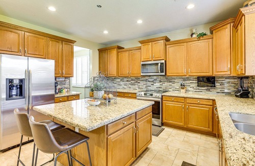 Camelback Plaza House | Spacious 5-bedroom house 3 min from Cardinals Stadium and West Gate shopping