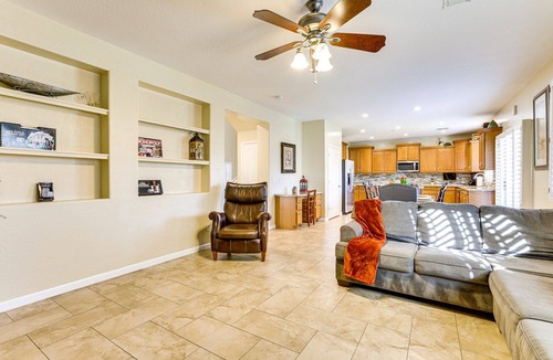 Camelback Plaza House | Spacious 5-bedroom house 3 min from Cardinals Stadium and West Gate shopping