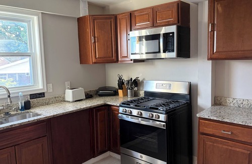 Takoma House | Spacious Beautiful 7-Bedroom Entire House in NW
