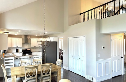 South Jordan House | Spacious Gathering Place 2x Living Rooms & Dining Rooms + Fenced Private Yard