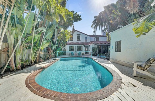 South Lake House | Spanish 5 Bedroom Pool House Minutes to the Beach