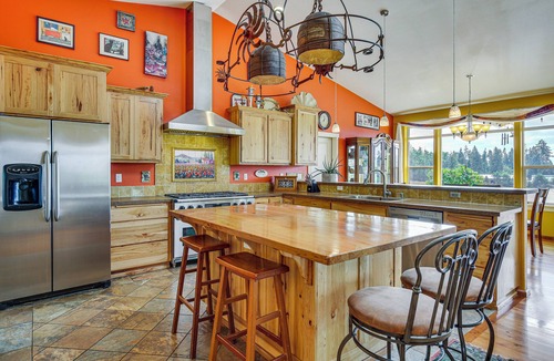 Thurston House | Springfield/Eugene Countryside Home w/Mtn Views!