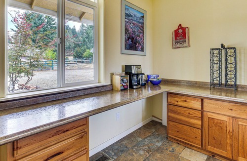 Thurston House | Springfield/Eugene Countryside Home w/Mtn Views!