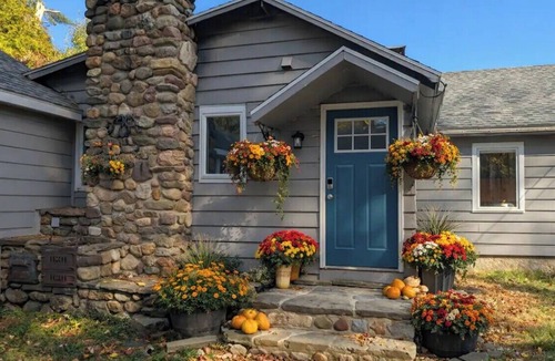 Springwater House | Springwater Lodge, Pond & Fishing