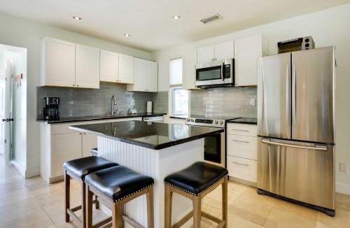 St. Augustine Beach House | St Augustine Cottage w/Fire Pit - Walk to Pier!