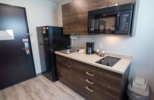 Sundance Hotel | Stay Comfortably in Buckeye with In-room Kitchen and Easy Access to Phoenix