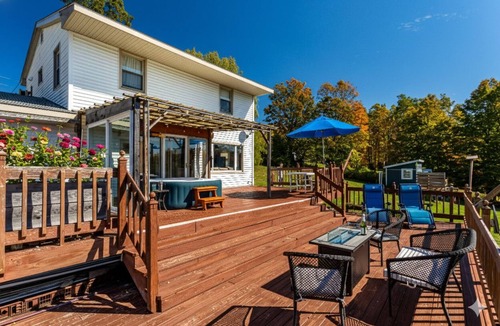 Town of Broome House | Strange Catskills Glamp Barn from 1986 w. Hot Tub + Real Shower & Kitchen