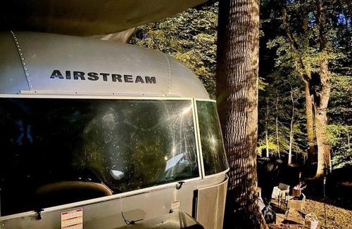 Olney House | Stunning Airstream trailer w/ hot tub!