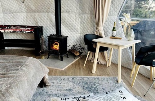 Yarker Cabin | Stunning Dome with Barbecue and Great Vistas in Yarker, Ontario
