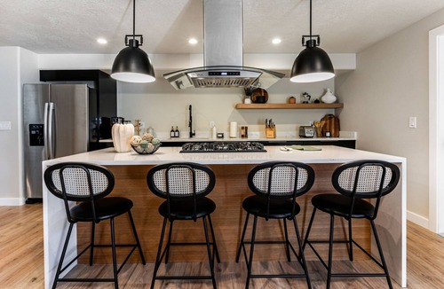 Sandy House | Stylish 2BR Apartment in Sandy – Near Expo Center, RSL Stadium & Skiing