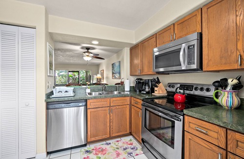 Historic Downtown Melbourne Condo | Summer Deals Patio, BBQ, close to Dining, Shopping, Beach, Golf, Kayak!
