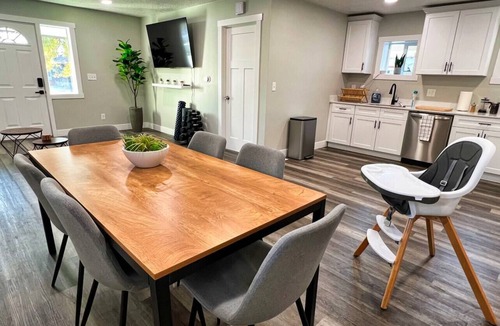 South Salt Lake House | Sun & Snow Bungalow | Remodeled | Hot Tub | W&D