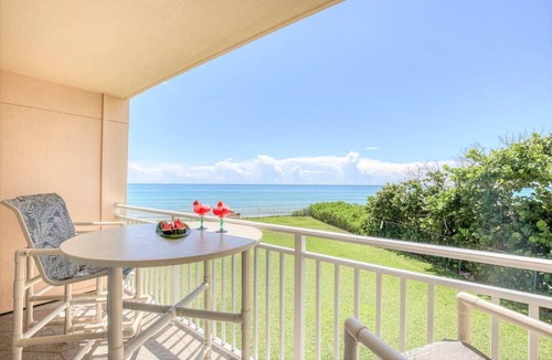 Satellite Beach Condo | Sunny Beachside Condo w/Beautiful Balcony Ocean Views & Heated Pool ☀️
