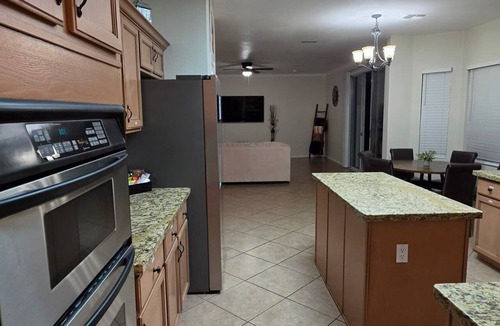 Superstition Springs House | Sunny Gilbert Retreat! Private Pool, Game Room, Golfing ⛳️ Family Fun :D