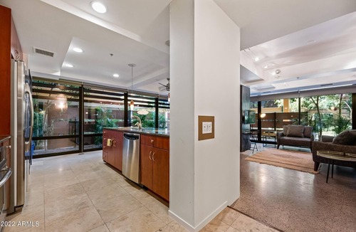 Fashion Square Condo | Super hip ground-level condo 2 min walk to Fashion Square.