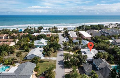 Melbourne Beach House | Surfs Up - retreat at the beach with heated pool