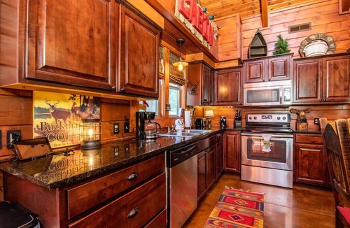 Branson Cedars Cabin | Tailored Decor, Private Hot Tub, Authentic Log Cabin, Grill, Near Big Cedar&Thunder Ridge